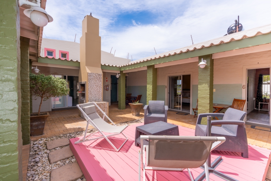 6 Bedroom Property for Sale in Middedorp Western Cape